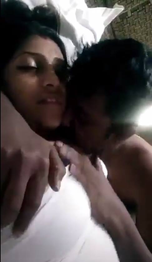 Kanavan Konjum Hot Mallu Housewife XXX Video