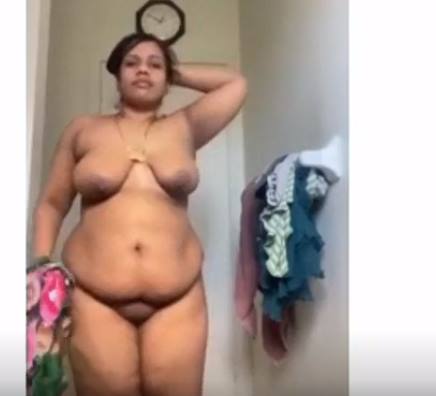 40 Vayathu Malliga Auntyin Sexy Selfie Bath Video
