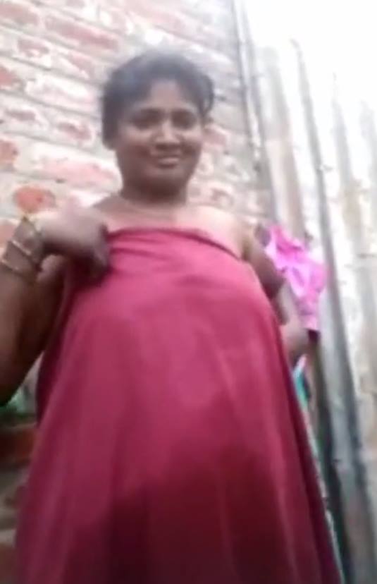 Kiramathu Vetta Veliyil Naattukaattai Village Bath Video
