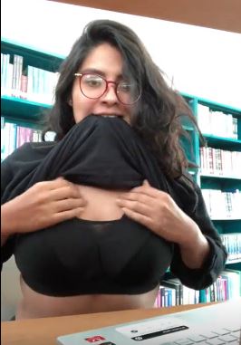 NRI Mangai Videovil Bra Thookki Kaatum Alagiya Tamil Mulai Video