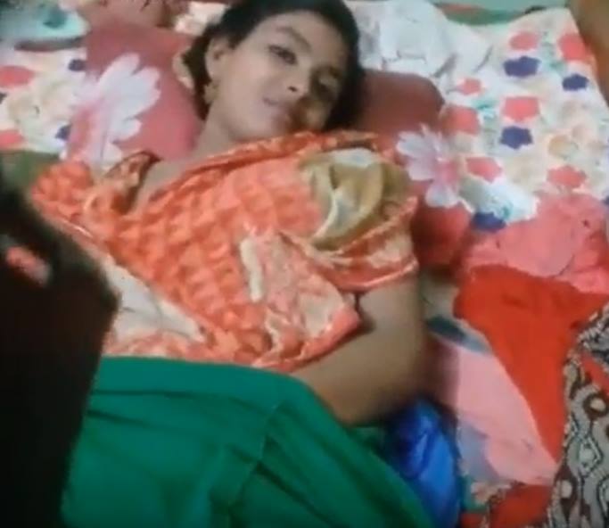 Tamil Sisteryin Aadai Thookki Paarkkum Sexy Pundai