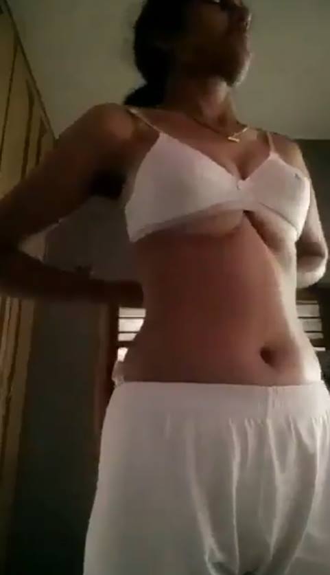 College Mudithu Vanthu Veetinil Dress Mattrum sister selfie nude video