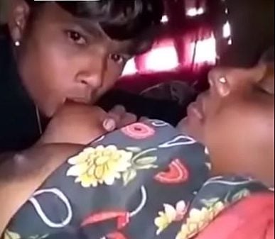 Tamil Amma Sex Mulaiyil Vai Vaithu Paal Kudikiraan