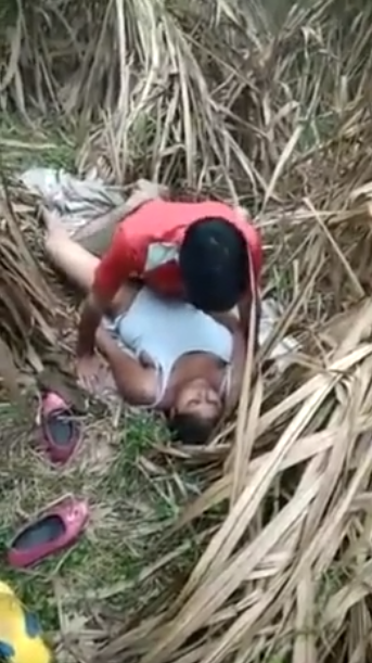 Thevidiya pennai padukapottu okkum tamil forest sex video