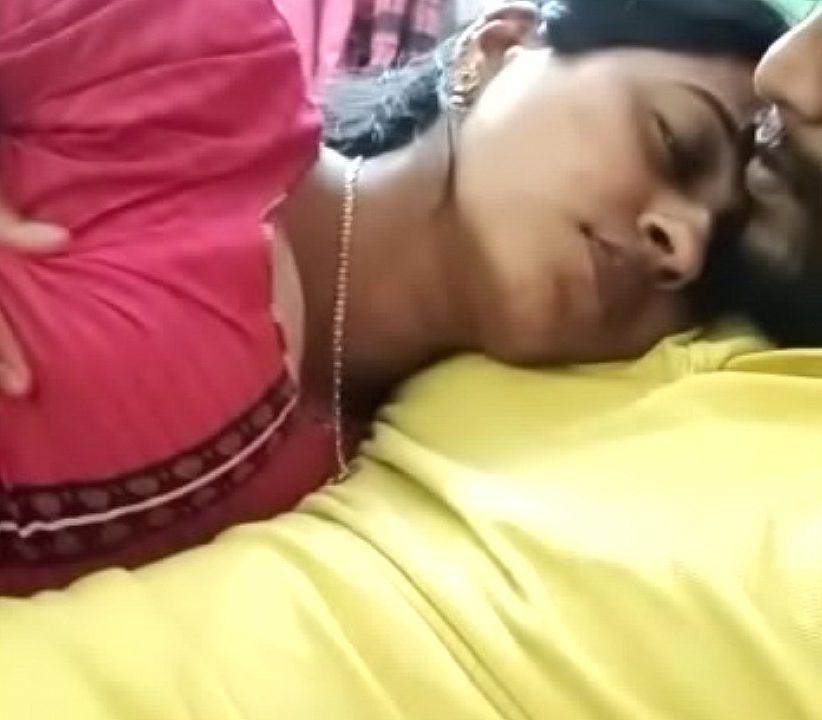 Big Size Mulai - Tamil big boobs sappi kuthiyil viral podum kathalan - Tamil desi sex