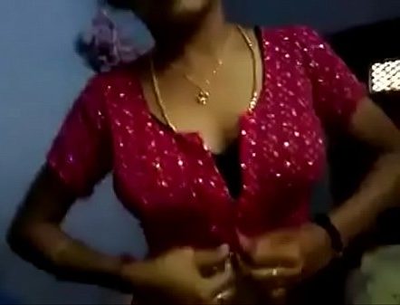 Madurai tamil maid keerthana kuthiyai kanbithu ookum sex video