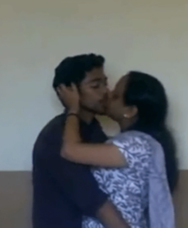Senior akka college bathroom tamil kiss video