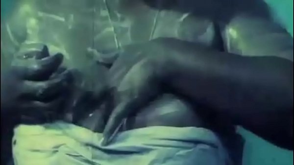 Sexiyaaga paduthu sex seithu mulai kanbithu kulikum bf shakeela video