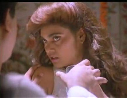 Silk smitha mulai meethu kai vaithu muthal iravu seiyum sex video