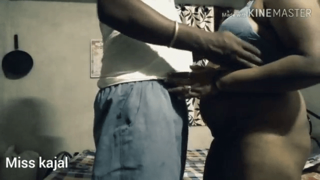 Tamil auntyai usar seithu kuthiyai naki oothu kanjai irakum sex video