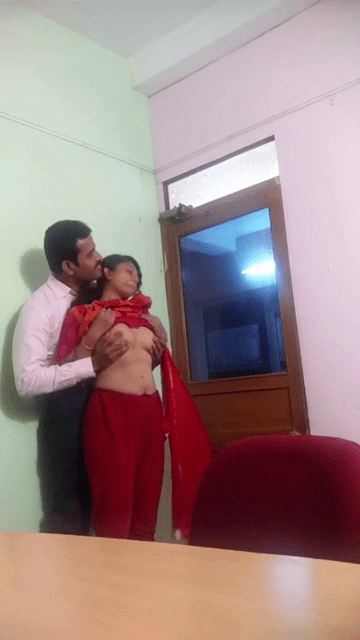 Proffeser maanavi kuthiyai thadavi naaku potu kaai adikum tamil teacher sex video