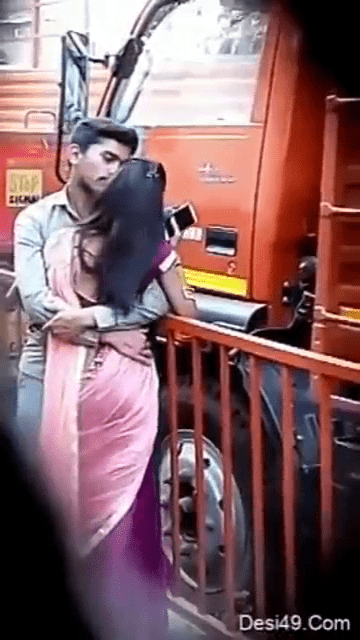 Teen thavani anintha pennai romance seiyum tamil outdoor sex video