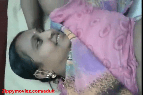 Veetu velaikariyai padukaiyil potu ookum tamil maid sex videos