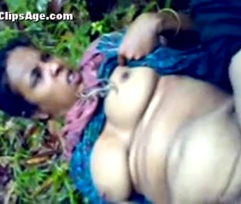 Salem village  tamil aunty sex oombi vitu ookum video