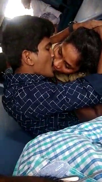 Trainil kiss seithu oomba vidum tamil outdoor sex video