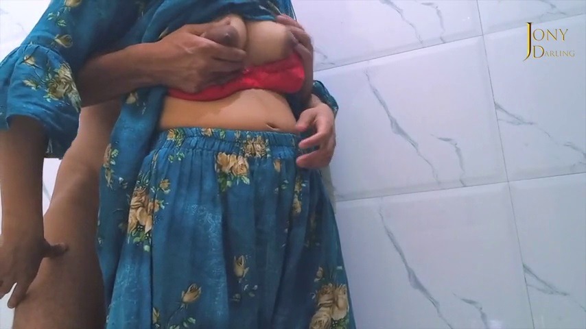 Leaveku vantha chithi magaludan romantic tamil bath room sex
