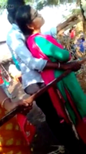 Thiruvizhavil poolai pen soothil vaithu therikum salem tamil outdoor sex video