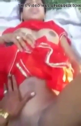 Akka Magalai seduce moodil otha tamil sex outdoor video