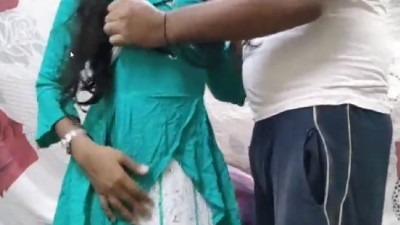 19 age tamil teen pennai thadavi ookum sex video