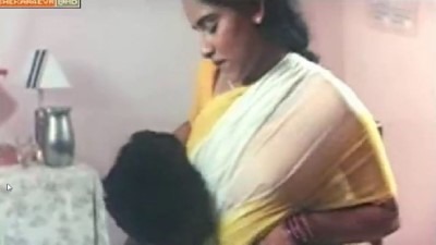 Velaikaariyai pasamaaga pesi sex seiyum tamil sex padam