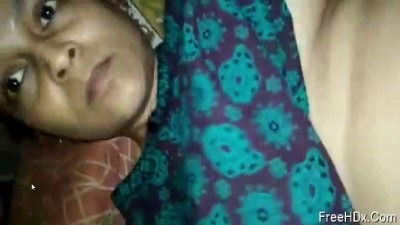 Tamil xxx video wife kuthiyil kanju ootrugiraan