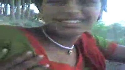 Salem gramathu pen mulaiyai pisaiyum tamil village sex video