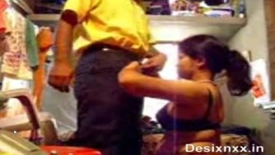 Poolai oombavitu kanjai vaiyil irakum tamil wife sex video