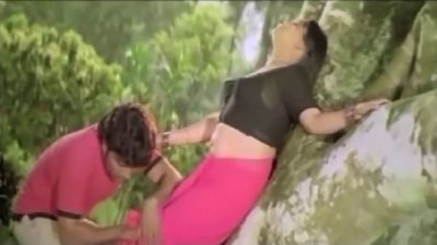 Aunty koorana mulaiyai thadavi sex seiyum free tamil movies