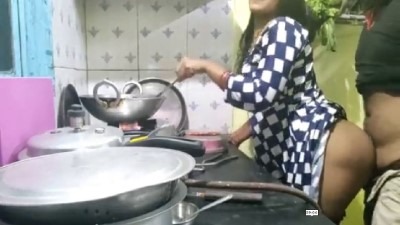 Manaivi samaikum pozhuthu cow nilaiyil ookum sex video