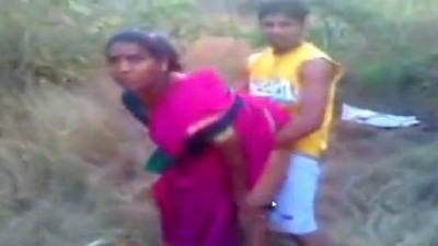 Gramathu maadu meikum auntyai ookum tamil village porn videos