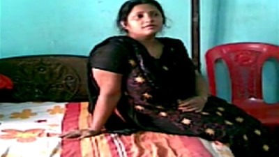Chennai aunty vilaiyadikonde pool sappum aunty sexy video