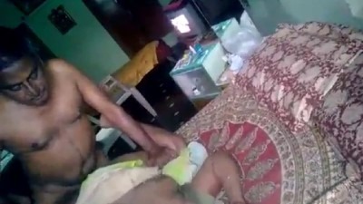 Uncle auntyai ragasiyamaaga ookum aunty sex porn videos