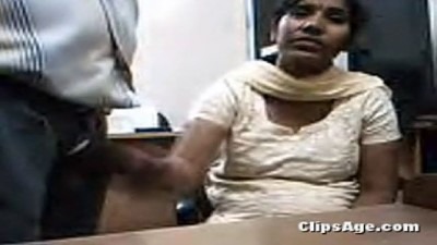 Office aunty blowjob seithu ookum tamil old lady sex videos
