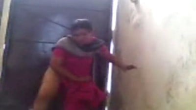 Thiruppur aunty kuthiyil oothu vinthu irakum porn sex videos