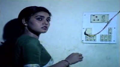 Silk smitha ilam paiyan udan sex seiyum hot movie