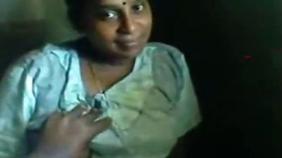 Thanjavur aunty anni kozhunthan sunniyai sappum hot video