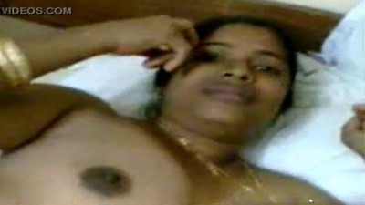 Thanjvur aunty nude boobs kanbithu pool oombum sex video