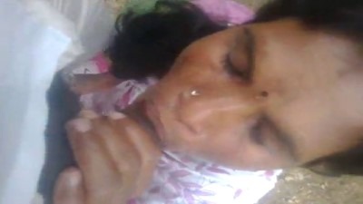 Pollachi aunty kutha vaithu oombi vinthu edukum xxx video