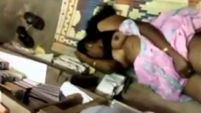 Chennai office wife mulai kanbithu pool oombum sex tape