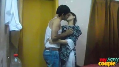 Chennai desi pennai kiss seithu mulai sappum ool video