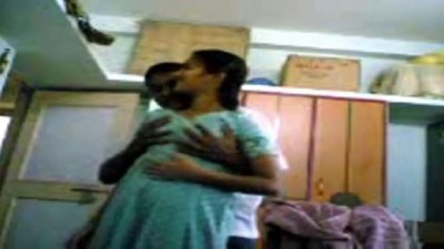 Chennai housewife pool oombi ookavidum sexy aabasa padam