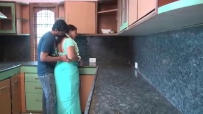 Housewife pakathu veetu auntyai paiyan ool seiyum sex movie