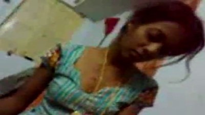 Village wife kathalan sunniyai oombi vinthu kudikum hot clips