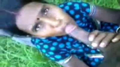 Salem aunty gramathil pool oombi ookum aabasa padam