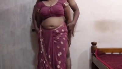 Chennai sexy aunty saree kayati oombi ookum kama padam