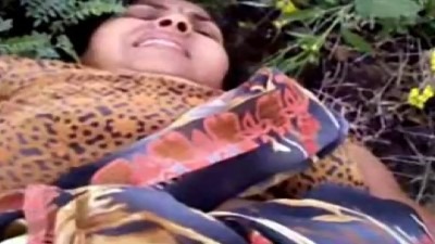 Village maadu meikum aunty pavadai thuki ookum xxx video