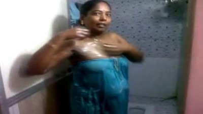 Salem young aunty bath seiyum sex kaatchi