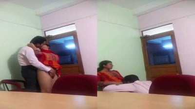 HOD college pen mulai kuthiyai thadavi sappum sex capture