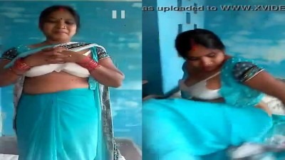Thevidiya aunty saree thuki periya pundai kaatum sex tape
