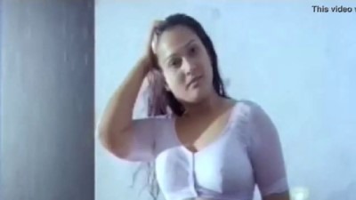 Widow aunty adai mazhaiyil nanainthu ool seiyum sex padam